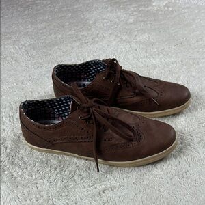 Ben Sherman oxford wingtip sneakers in brown, size 9.5‎